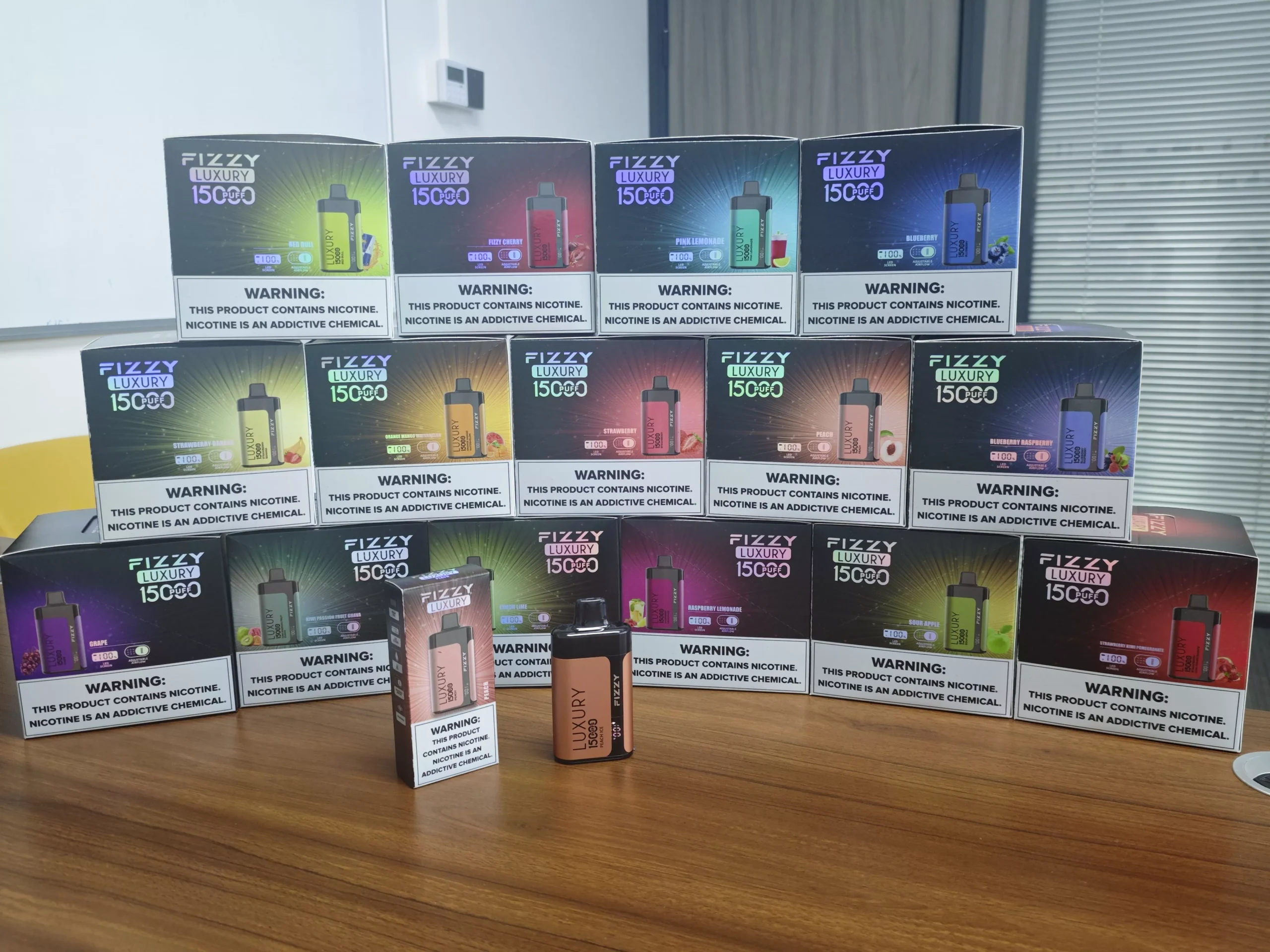 Magazzino Europeo Fizzy Luxury 15000 Puffs Bassa Nicotina Acquista Originale Autentico Vape Pen Ricaricabile Monouso